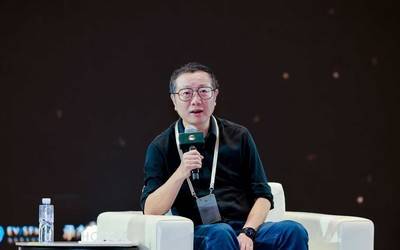榮耀AI智能體YOYO高情商對談劉慈欣Magic8系列或迎大招