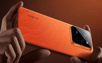 真我GT8Pro搭载2K144Hz苍穹屏拥有7000nit峰值亮度