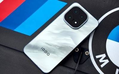 IQOO15还有惊喜？RGB灯带可跟随环境音进行变换