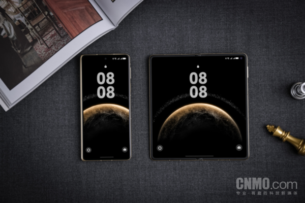 2025年双十一买手机选直板机还是选折叠屏？建议看完这篇再做决定