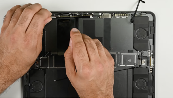 iPad Pro (2025) 拆解：内部结构极其复杂 难以拆卸