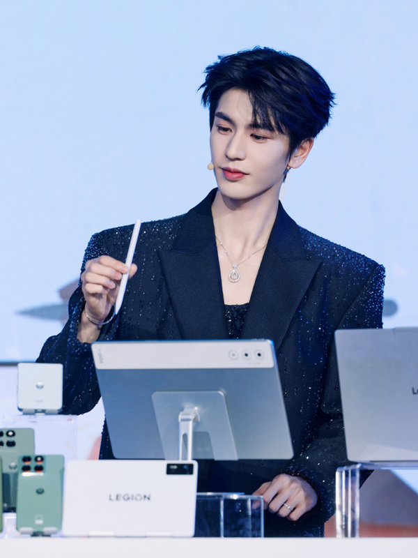 联想moto X70 Air AI手机发布，天禧AI一体多端重磅体验升级