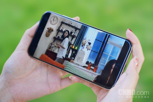 不用再在大屏和轻薄间纠结 华为Mate 70 Air轻松拿捏 薄你满意！