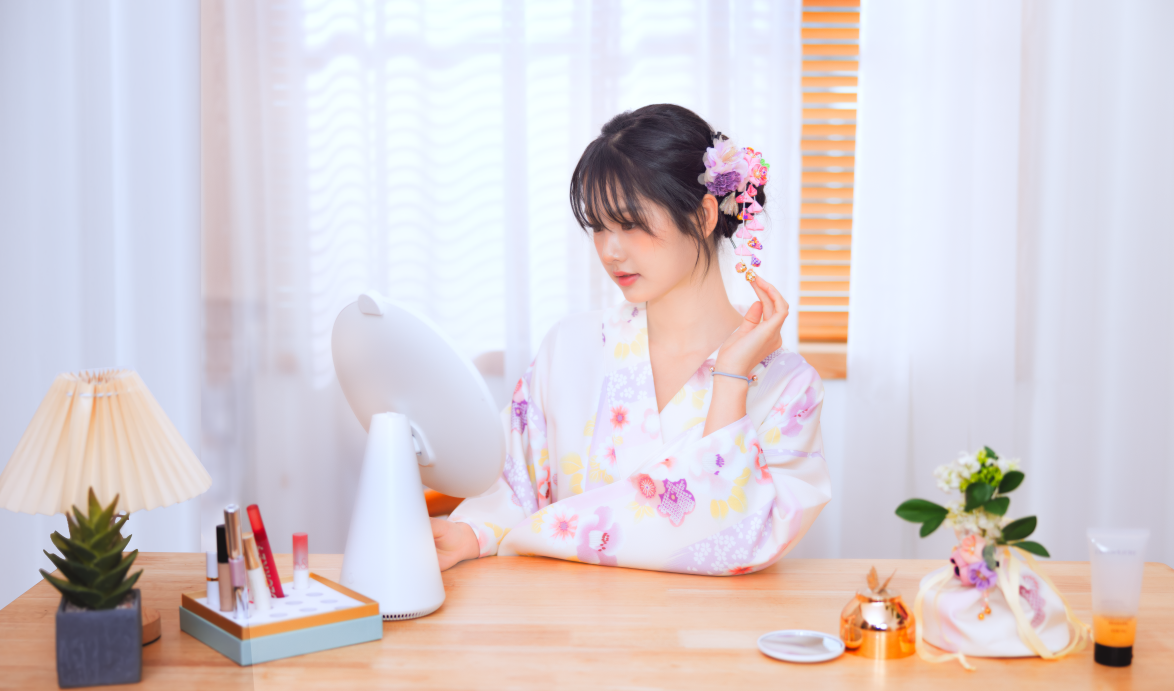 FPD智能美妆镜：贴心陪伴，打造专属美丽秘籍
