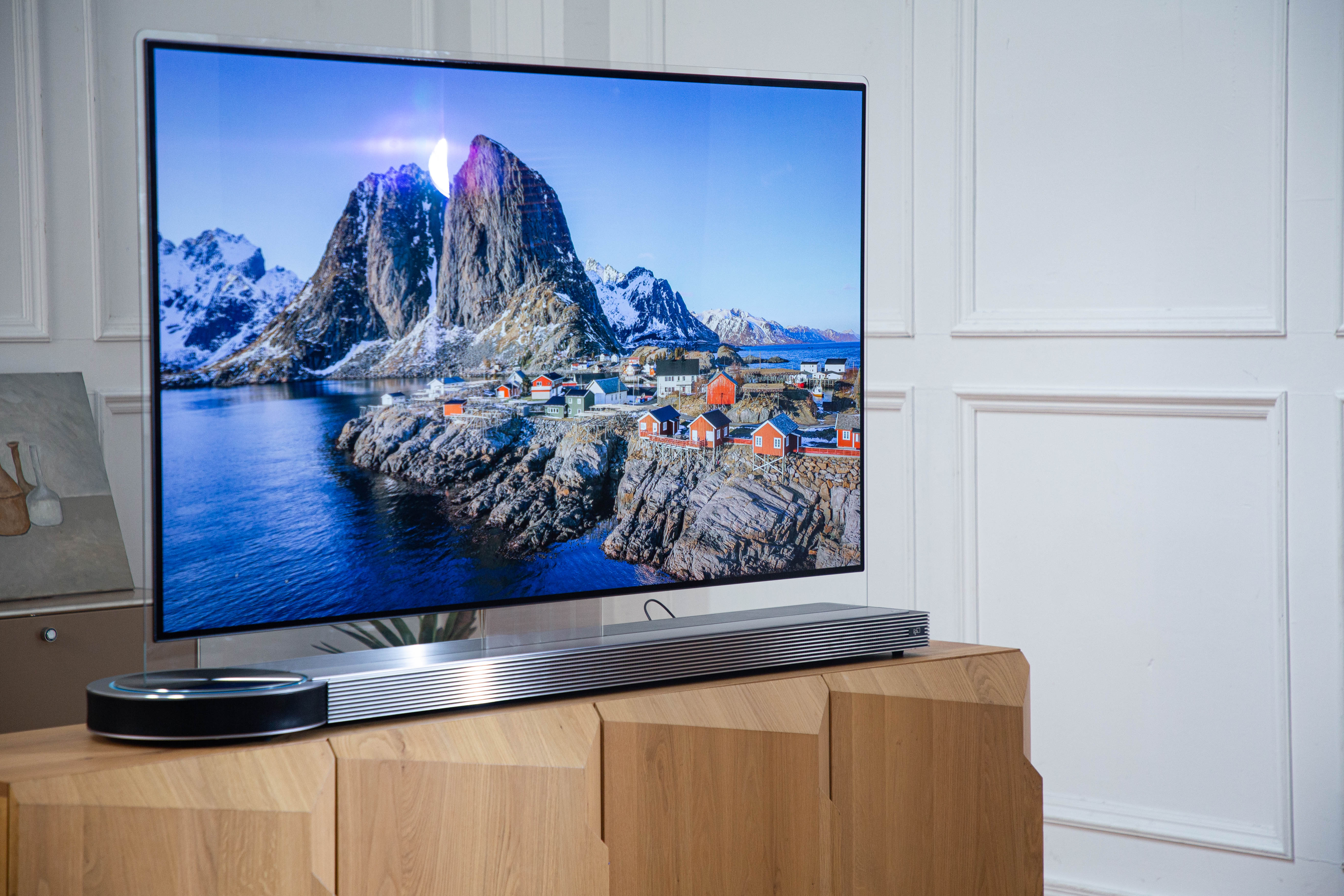 极致画质与音效,FPD OLED电视打造家庭影院新体验 极致画质与音效,FPD OLED电视打造家庭影院新体验